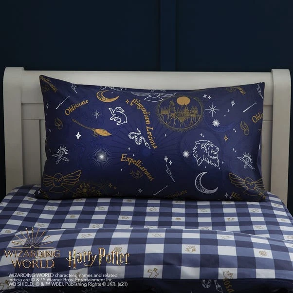 Harry Potter Hogwarts Glow In The Dark Duvet Cover And Pillowcase Set 5 Harry Potter Hogwarts Glow In The Dark Duvet Cover And Pillowcase Set - Image 3