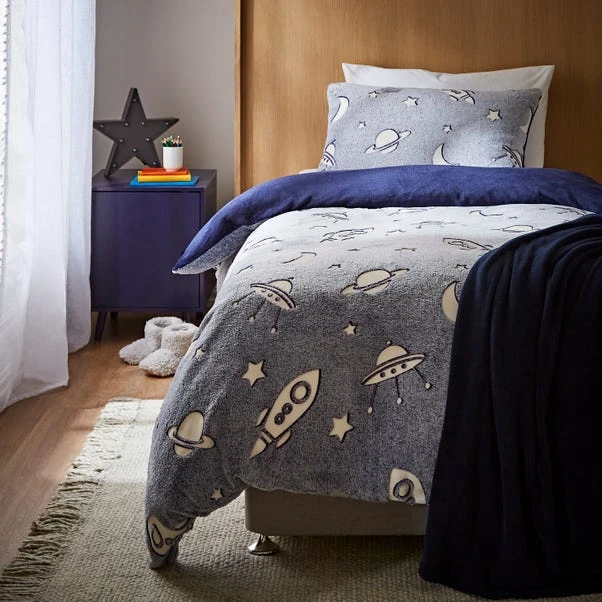 Dunelm Stars Navy Glow In The Dark Fleece Duvet Cover And Pillowcase Set 3 Dunelm Stars Navy Glow In The Dark Fleece Duvet Cover And Pillowcase Set - Image 2