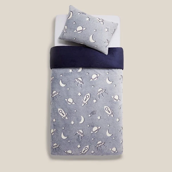 Dunelm Stars Navy Glow In The Dark Fleece Duvet Cover And Pillowcase Set 4 Dunelm Stars Navy Glow In The Dark Fleece Duvet Cover And Pillowcase Set - Image 3