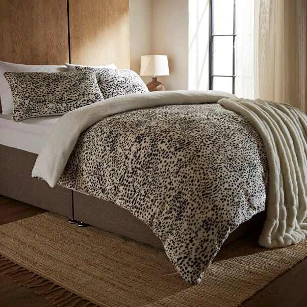 Dunelm Animal Printed Fleece Duvet Cover And Pillowcase Set 4 Dunelm Animal Printed Fleece Duvet Cover And Pillowcase Set - Image 2