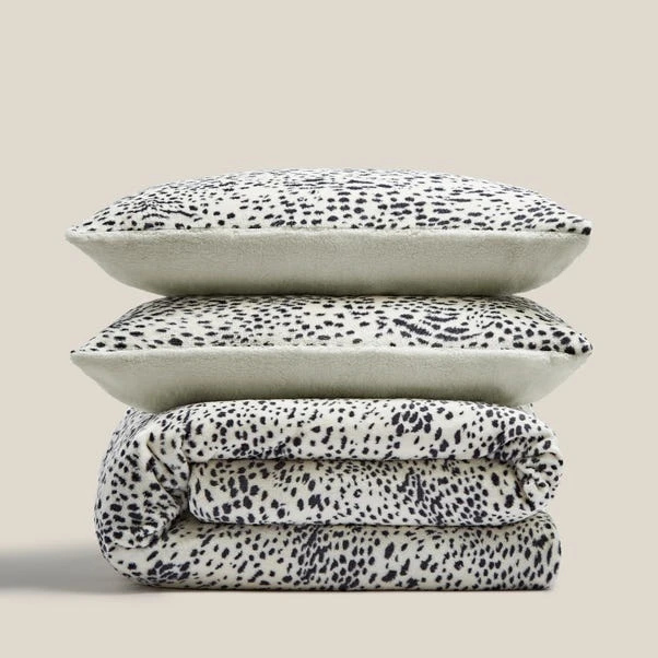 Dunelm Animal Printed Fleece Duvet Cover And Pillowcase Set 6 Dunelm Animal Printed Fleece Duvet Cover And Pillowcase Set - Image 4