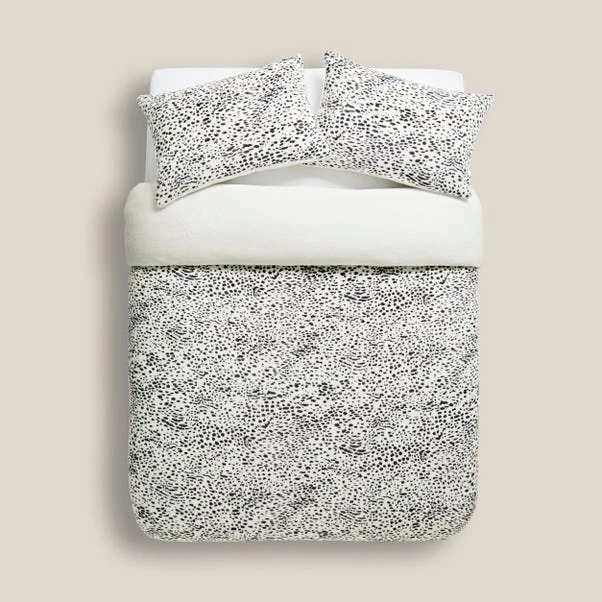 Dunelm Animal Printed Fleece Duvet Cover And Pillowcase Set 7 Dunelm Animal Printed Fleece Duvet Cover And Pillowcase Set - Image 5