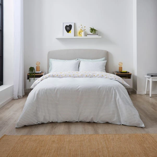 Dunelm Luiza Lemons Yellow Reversible Duvet Cover And Pillowcase Set 3 Dunelm Luiza Lemons Yellow Reversible Duvet Cover And Pillowcase Set - Image 2